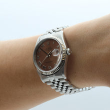 Load image into Gallery viewer, Rolex Datejust 36 ref. 16234 Salmon Roman Dial - Jubilee
