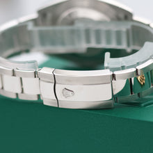 Carica l'immagine nel visualizzatore di Gallery, Rolex Datejust ref. 126300 Blue Dial Oyster bracelet - Full Set
