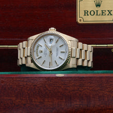 Load image into Gallery viewer, Rolex Day-Date ref. 18038 Silver Dial - President Bracelet Italian Date Disc
