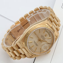 Load image into Gallery viewer, Rolex Day-Date ref. 18038 Silver Dial - President Bracelet Italian Date Disc
