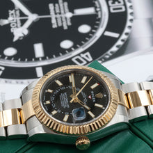 Charger l'image dans la galerie, Rolex Skydweller Steel/Gold ref. 326933 Black Dial - Oyster bracelet
