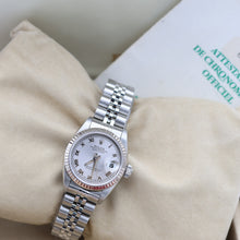 Załaduj obraz do przeglądarki galerii, Rolex Lady-Datejust ref. 69174 - Silver Roman Dial Jubilee bracelet - Full Set
