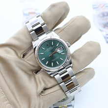 Załaduj obraz do przeglądarki galerii, Rolex Datejust ref. 126234 Green Dial - Oyster bracelet
