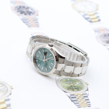 Załaduj obraz do przeglądarki galerii, Rolex Datejust ref. 126234 Green Dial - Oyster bracelet
