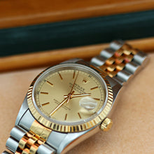 Load image into Gallery viewer, Rolex Datejust 36 ref. 16233 Champagne Circle dial - Jubilee Bracelet - Full Set

