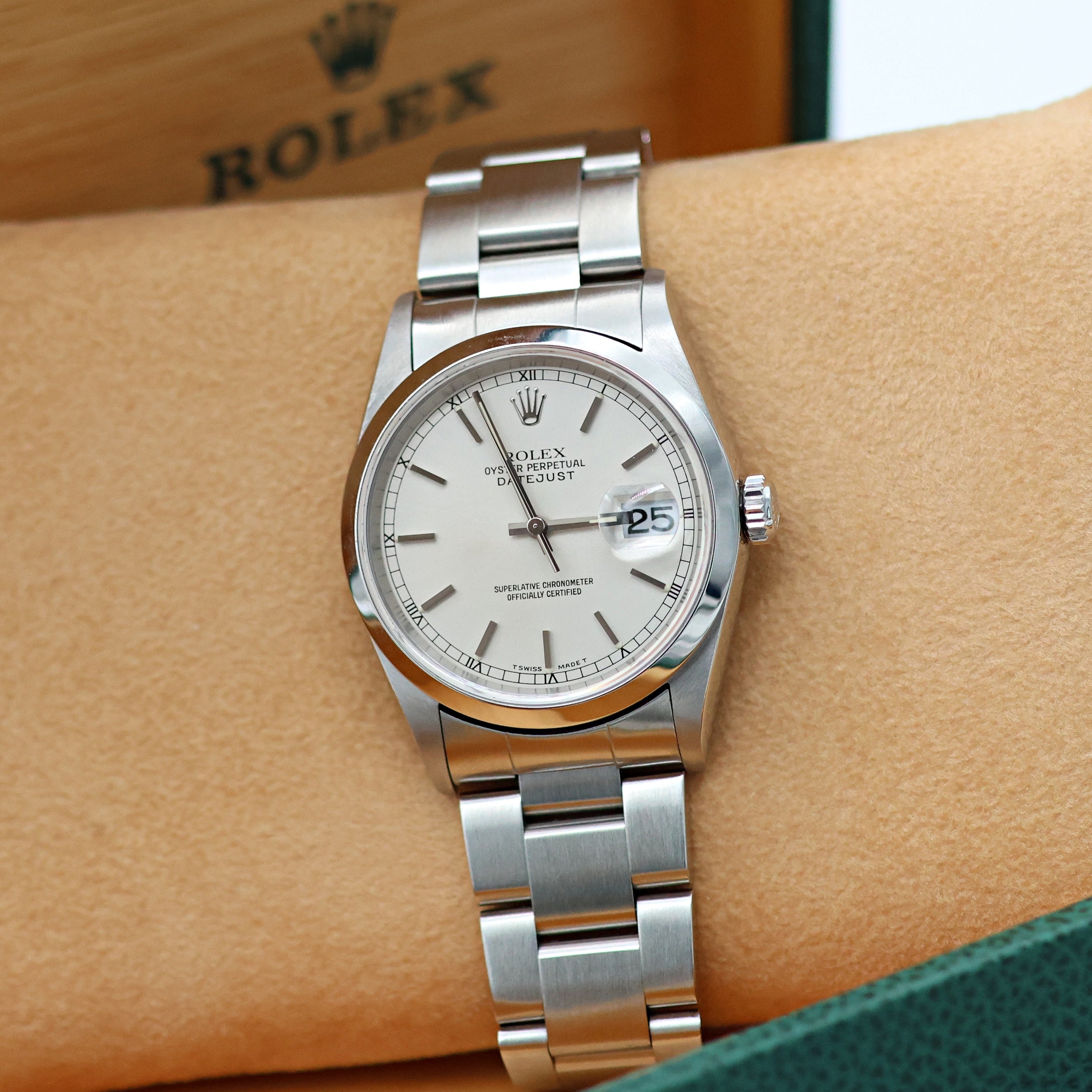 Rolex Datejust 36 ref. 16200 Silver Dial - Oyster Bracelet