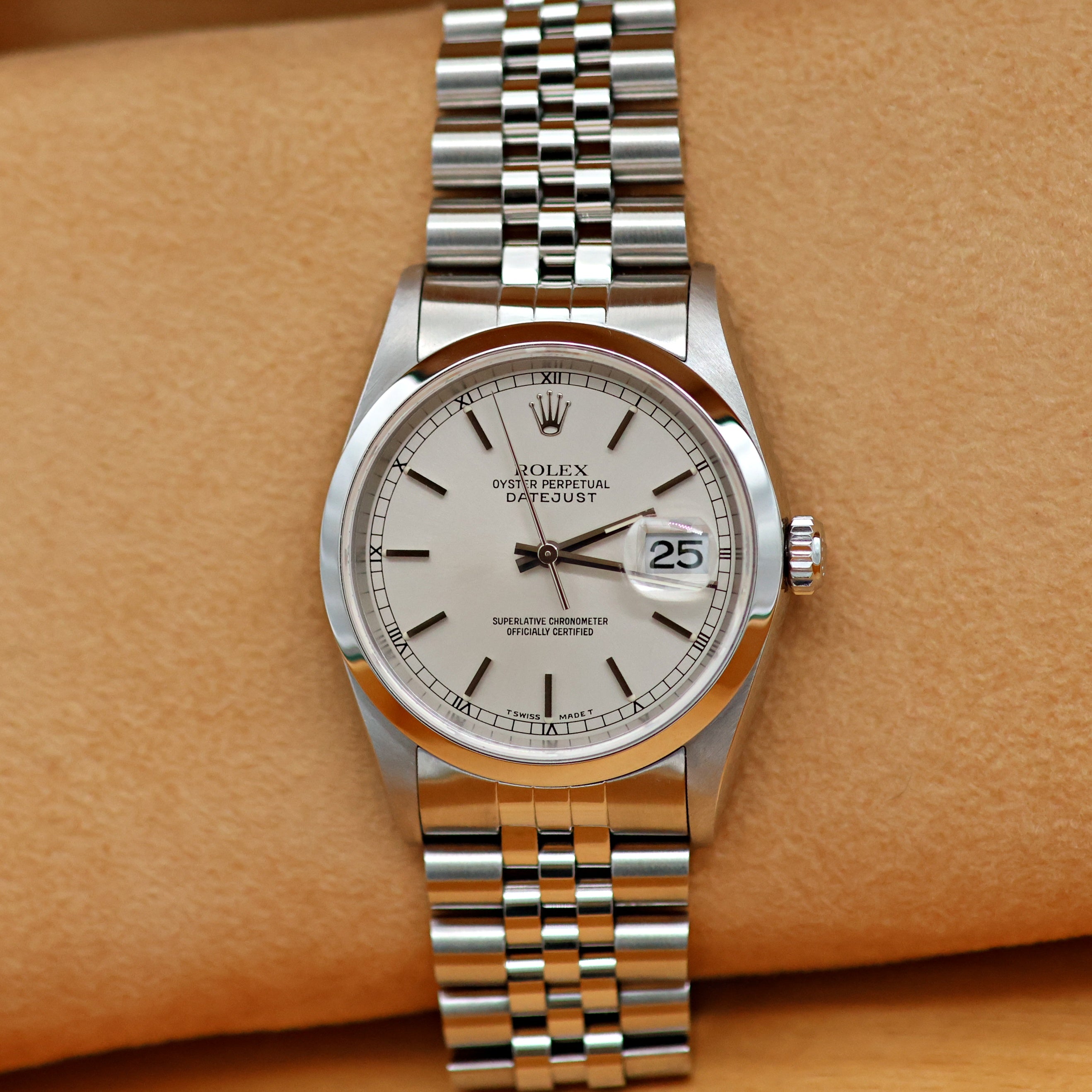 Rolex Datejust 36 ref. 16200 Silver Circle Dial - Jubilee Bracelet