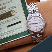 Bild in Galerie-Viewer laden, Rolex Datejust ref. 1601 - White Gold Bezel - Silver Linen Dial - Full Set
