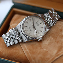 Bild in Galerie-Viewer laden, Rolex Datejust ref. 1601 - White Gold Bezel - Silver Linen Dial - Full Set
