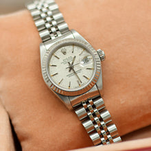 Carica l'immagine nel visualizzatore di Gallery, Rolex Lady-Datejust ref. 69174 - SIlver Linen Dial - Jubilee bracelet
