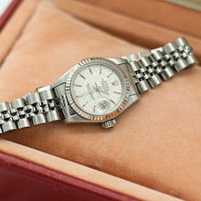 Carica l'immagine nel visualizzatore di Gallery, Rolex Lady-Datejust ref. 69174 - SIlver Linen Dial - Jubilee bracelet
