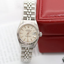 Carica l'immagine nel visualizzatore di Gallery, Rolex Lady-Datejust ref. 69174 - SIlver Linen Dial - Jubilee bracelet

