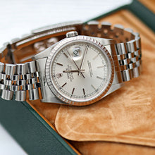 Load image into Gallery viewer, Rolex Datejust 36 ref. 16220 Silver Dial (Circle hours dial) - Jubilee - Full Set
