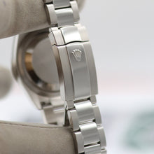 Załaduj obraz do przeglądarki galerii, Rolex Datejust 36 126200 Silver Dial Oyster bracelet
