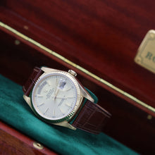 Cargar imagen en el visor de la galería, Rolex Day-Date ref. 18038 Champagne Dial - Leather strap
