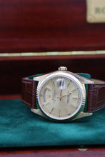 Cargar imagen en el visor de la galería, Rolex Day-Date ref. 18038 Champagne Dial - Leather strap
