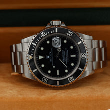 Carica l'immagine nel visualizzatore di Gallery, Rolex Submariner Date ref. 16610 "Swiss" - Oyster bracelet
