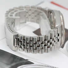 Cargar imagen en el visor de la galería, Rolex Datejust ref. 16220 Black (Circle) Dial Jubilee Bracelet Full Set
