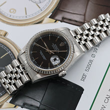 Cargar imagen en el visor de la galería, Rolex Datejust ref. 16220 Black (Circle) Dial Jubilee Bracelet Full Set
