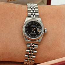 Załaduj obraz do przeglądarki galerii, Rolex Lady-Datejust ref. 69174 - Black Roman Dial - Jubilee bracelet

