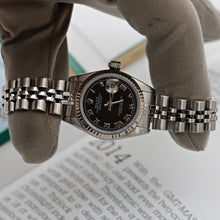 Załaduj obraz do przeglądarki galerii, Rolex Lady-Datejust ref. 69174 - Black Roman Dial - Jubilee bracelet
