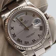 Load image into Gallery viewer, Rolex Day-Date 36 ref. 118239 Silver Roman dial - Oyster - Full Set
