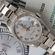 Load image into Gallery viewer, Rolex Day-Date 36 ref. 118239 Silver Roman dial - Oyster - Full Set
