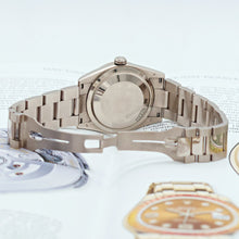 Load image into Gallery viewer, Rolex Day-Date 36 ref. 118239 Silver Roman dial - Oyster - Full Set
