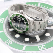 Załaduj obraz do przeglądarki galerii, Rolex Submariner Date 16610LV (Kermit) with Green Bezel
