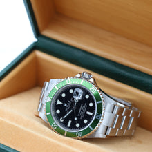 Załaduj obraz do przeglądarki galerii, Rolex Submariner Date 16610LV (Kermit) with Green Bezel
