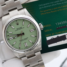 Indlæs billede til gallerivisning Rolex Oyster Perpetual 134300 - Green "Pistachio" Dial - Full set
