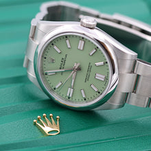 Indlæs billede til gallerivisning Rolex Oyster Perpetual 134300 - Green "Pistachio" Dial - Full set
