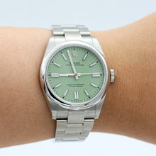 Indlæs billede til gallerivisning Rolex Oyster Perpetual 134300 - Green "Pistachio" Dial - Full set

