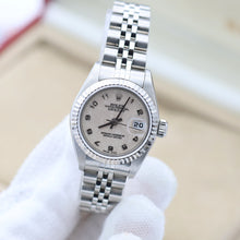 Załaduj obraz do przeglądarki galerii, Rolex Lady-Datejust ref. 69174 - Millennary Dial Jubilee bracelet
