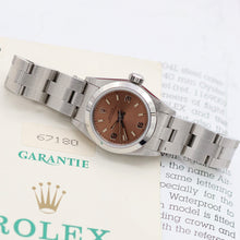 Indlæs billede til gallerivisning Rolex Oyster Perpetual ref. 67180 - Salmon Dial - Oyster Bracelet - Full Set
