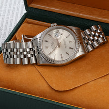 Indlæs billede til gallerivisning Rolex Datejust 36 ref. 16220 Silver Dial - Jubilee Bracelet

