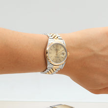 Kép betöltése a galériamegjelenítőbe: Rolex Datejust ref. 16203 Champagne Circle Dial - Jubilee Bracelet - Full set
