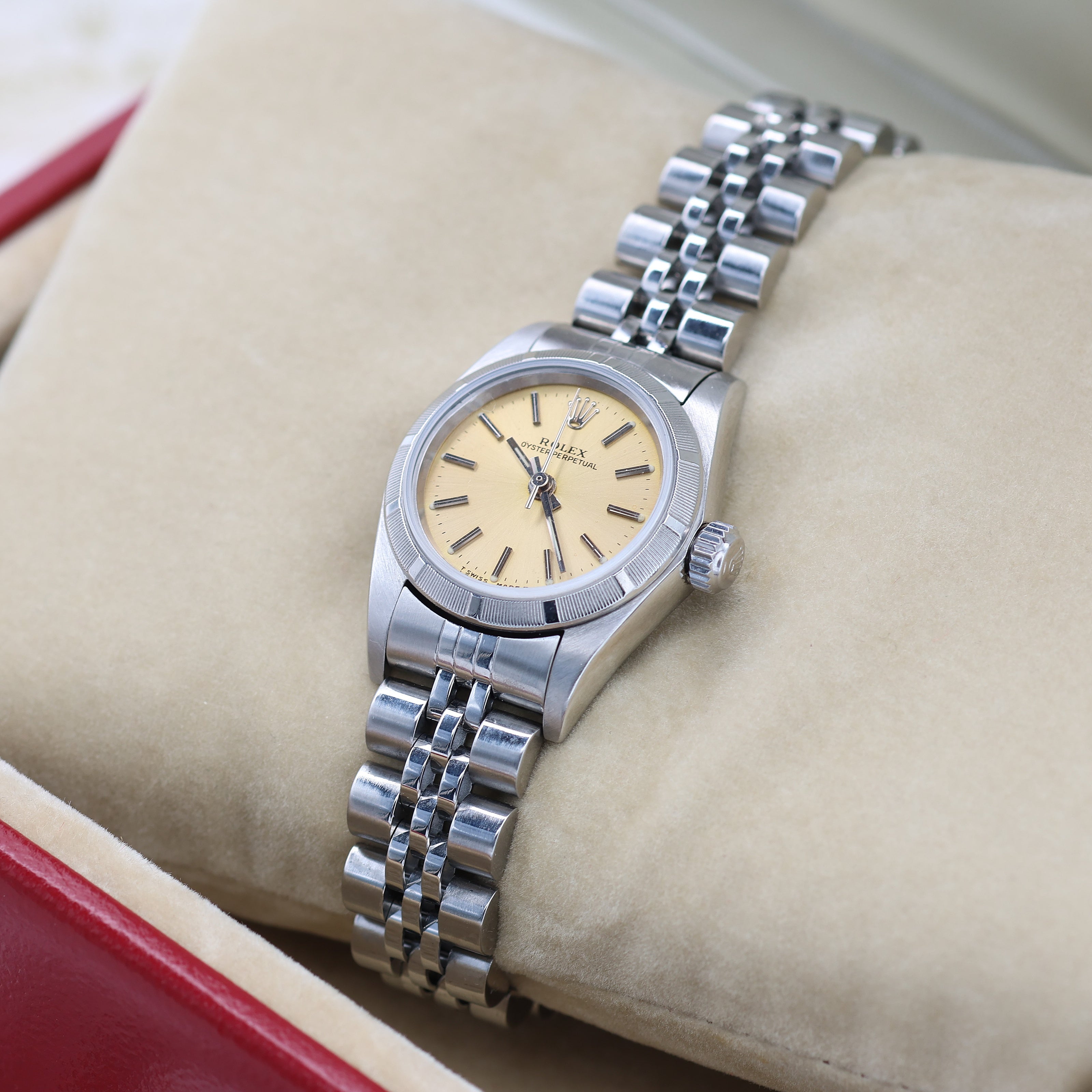 Rolex Lady Oyster Perpetual ref. 76030 - Champagne Dial - Jubilee Bracelet
