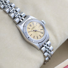 Załaduj obraz do przeglądarki galerii, Rolex Lady Oyster Perpetual ref. 76030 - Champagne Dial - Jubilee Bracelet
