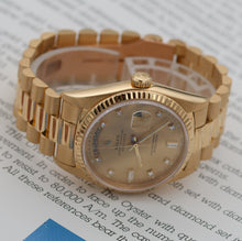 Bild in Galerie-Viewer laden, Rolex Day-Date 36 ref. 18238 - Champagne Diamonds Dial President bracelet - Full Set
