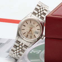 Carica l'immagine nel visualizzatore di Gallery, Rolex Lady-Datejust ref. 69174 - Silver Dial Jubilee bracelet
