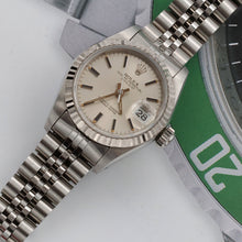 Carica l'immagine nel visualizzatore di Gallery, Rolex Lady-Datejust ref. 69174 - Silver Dial Jubilee bracelet
