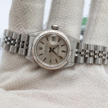 Carica l'immagine nel visualizzatore di Gallery, Rolex Lady-Datejust ref. 69174 - Silver Dial Jubilee bracelet
