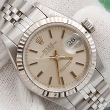Carica l'immagine nel visualizzatore di Gallery, Rolex Lady-Datejust ref. 69174 - Silver Dial Jubilee bracelet
