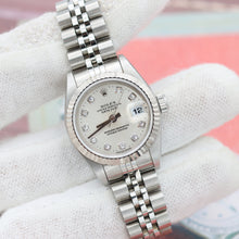 Carica l'immagine nel visualizzatore di Gallery, Rolex Lady-Datejust ref. 69174G - Diamonds Dial Jubilee bracelet
