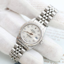 Carica l'immagine nel visualizzatore di Gallery, Rolex Lady-Datejust ref. 69174G - Diamonds Dial Jubilee bracelet
