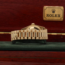 Carica l'immagine nel visualizzatore di Gallery, Rolex Day-Date 36 ref. 18038 - Champagne Diamonds dial -  President Bracelet
