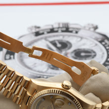Carica l'immagine nel visualizzatore di Gallery, Rolex Day-Date 36 ref. 18038 - Champagne Diamonds dial -  President Bracelet
