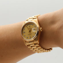 Carica l'immagine nel visualizzatore di Gallery, Rolex Day-Date 36 ref. 18038 - Champagne Diamonds dial -  President Bracelet

