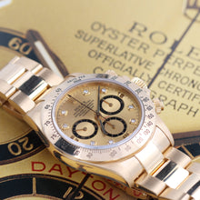 Załaduj obraz do przeglądarki galerii, Rolex Daytona 16528 - Champagne Diamonds Dial
